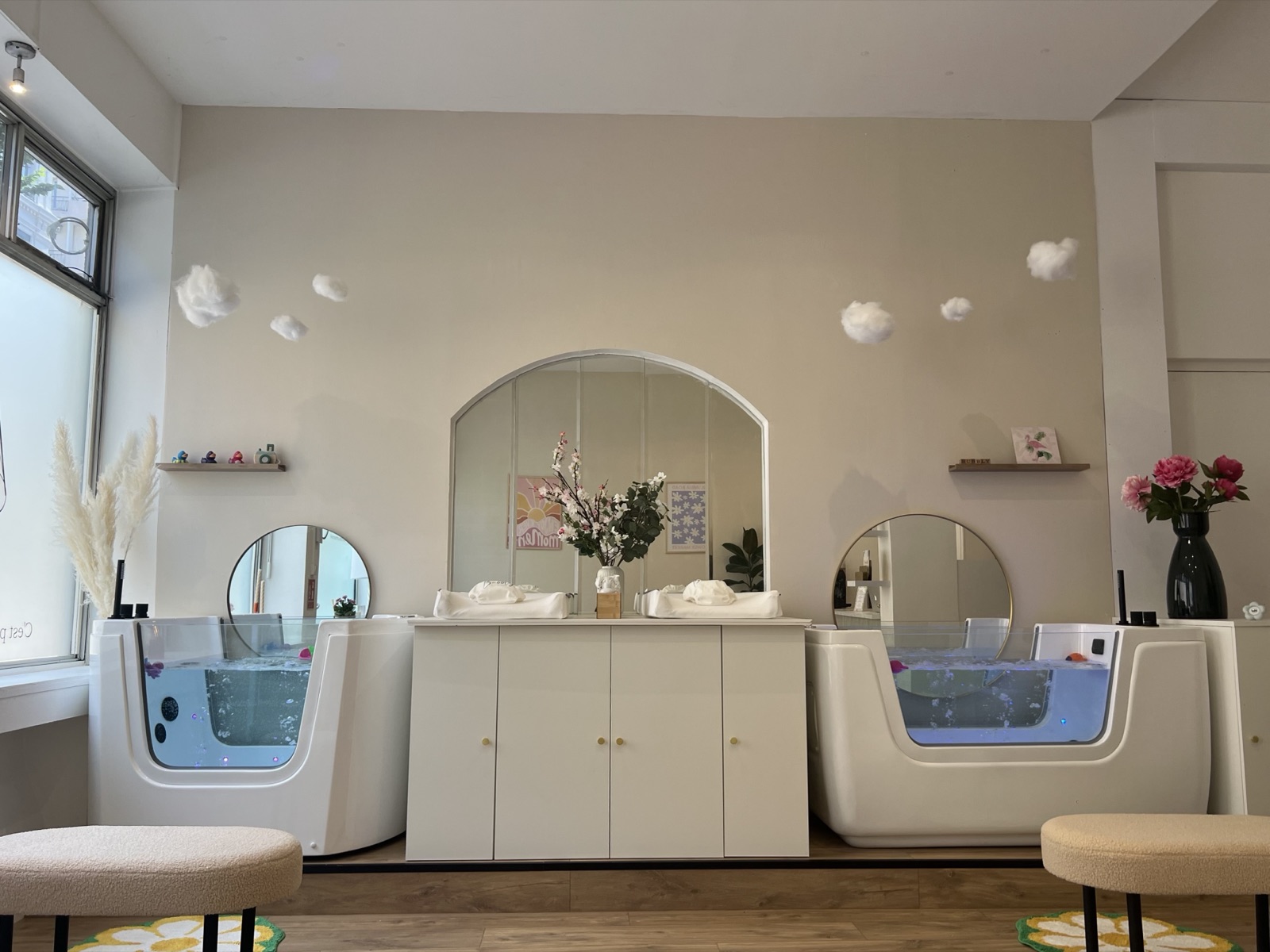 Espace hydrothérapie avec ciel cotonneux